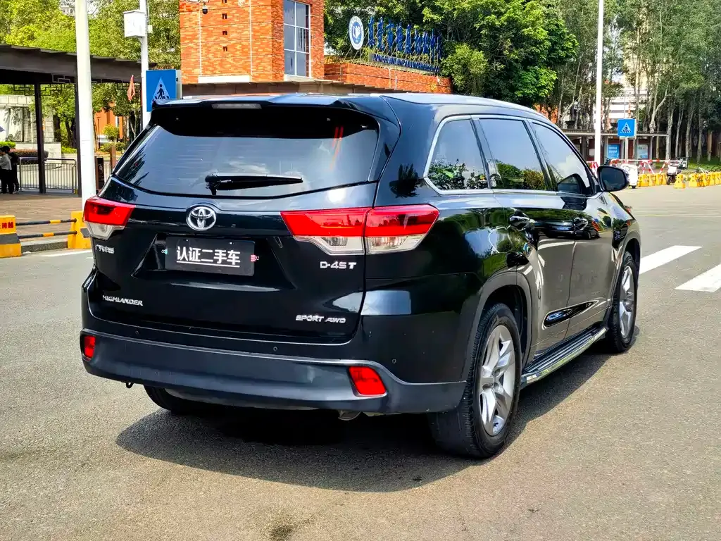Toyota Highlander — фото 4