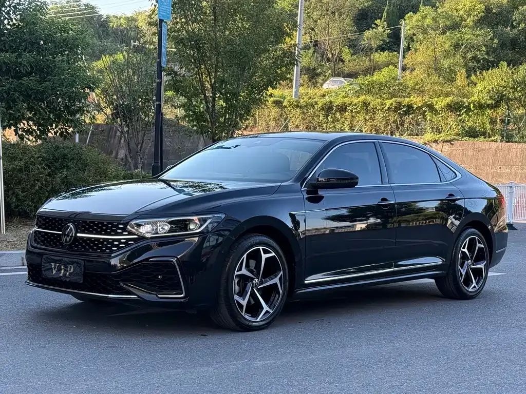 Volkswagen Passat — фото 1