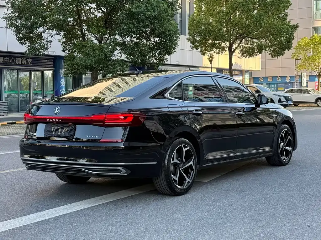 Volkswagen Passat — фото 8
