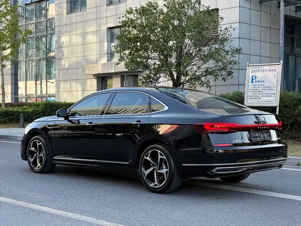 Volkswagen Passat — фото 10