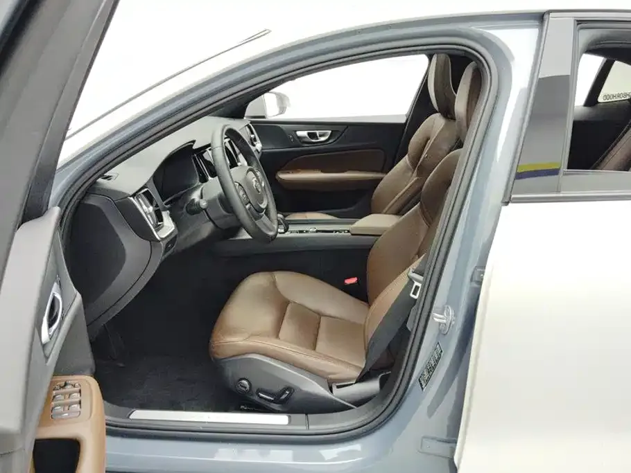 Volvo S60 — фото 10