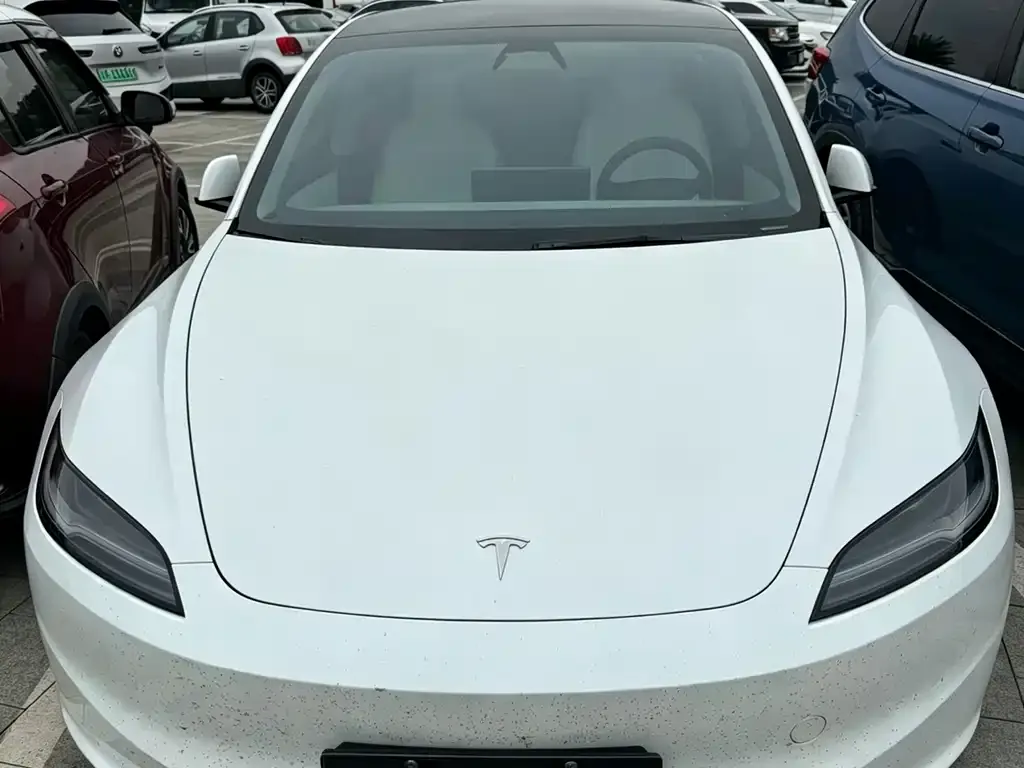 Tesla Model 3 — фото 1