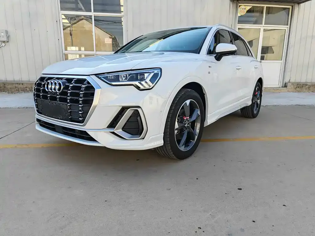 Audi Q3 — фото 1