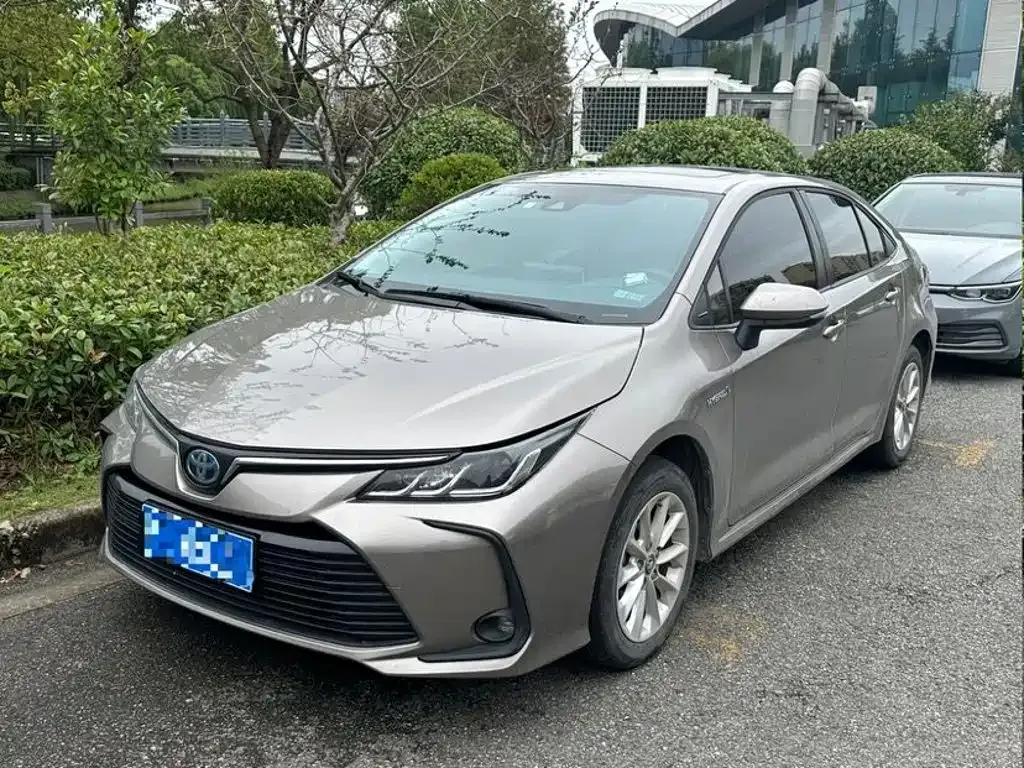 Toyota Corolla — фото 1