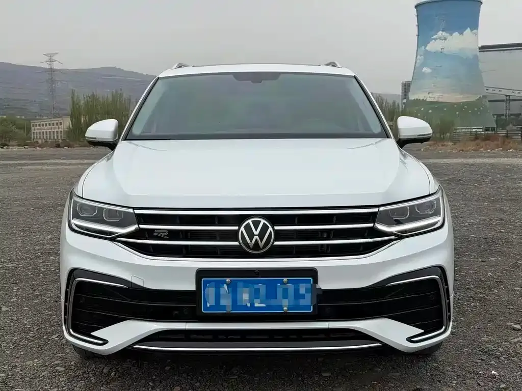 Volkswagen Tiguan L — фото 10