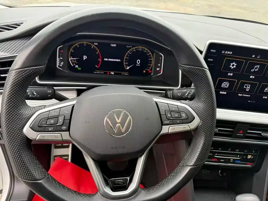 Volkswagen Tiguan L — фото 7