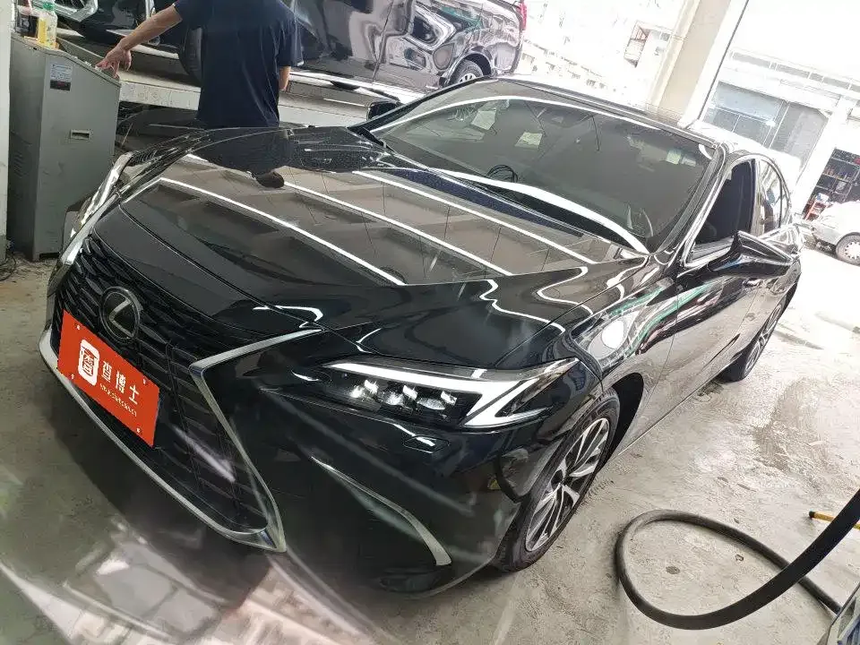 Lexus ES — фото 1