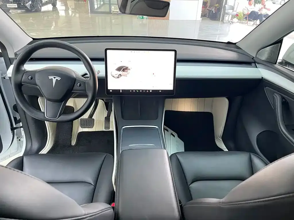 Tesla Model Y — фото 6