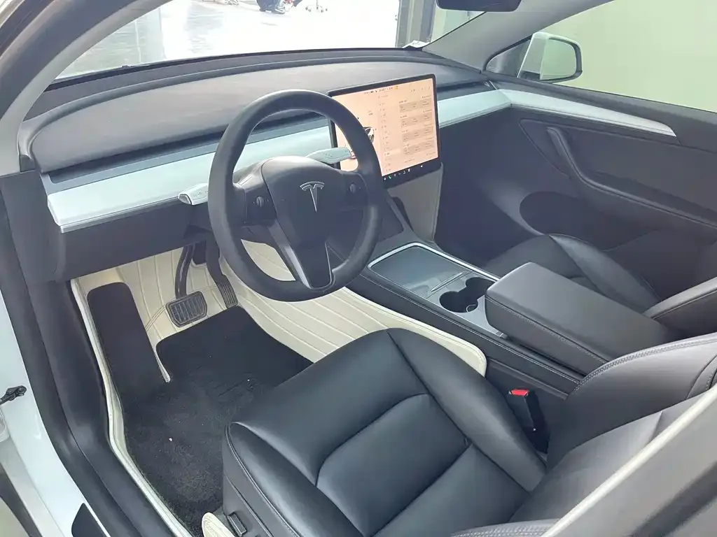 Tesla Model Y — фото 3