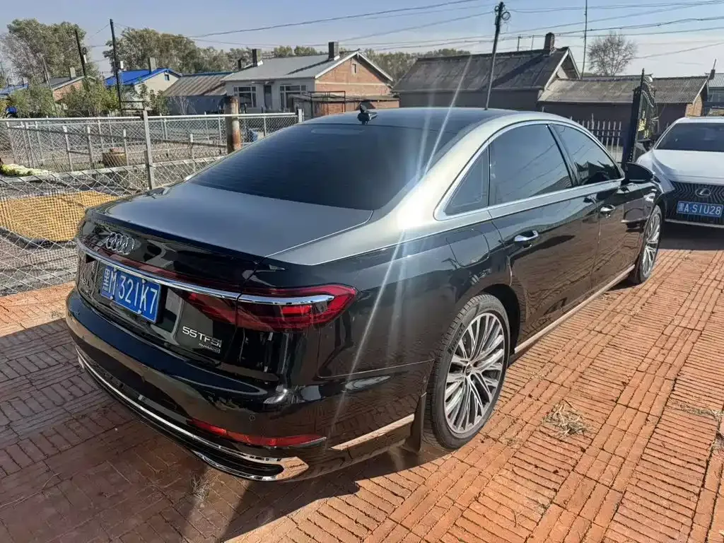 Audi A8 — фото 10