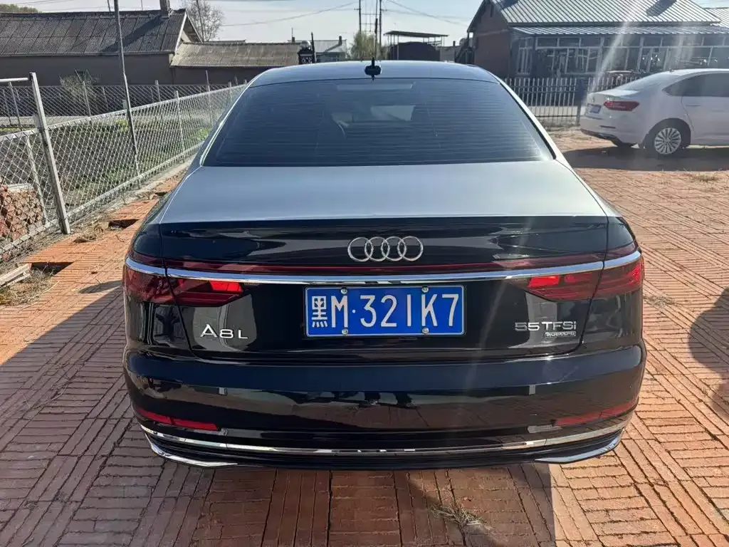 Audi A8 — фото 9