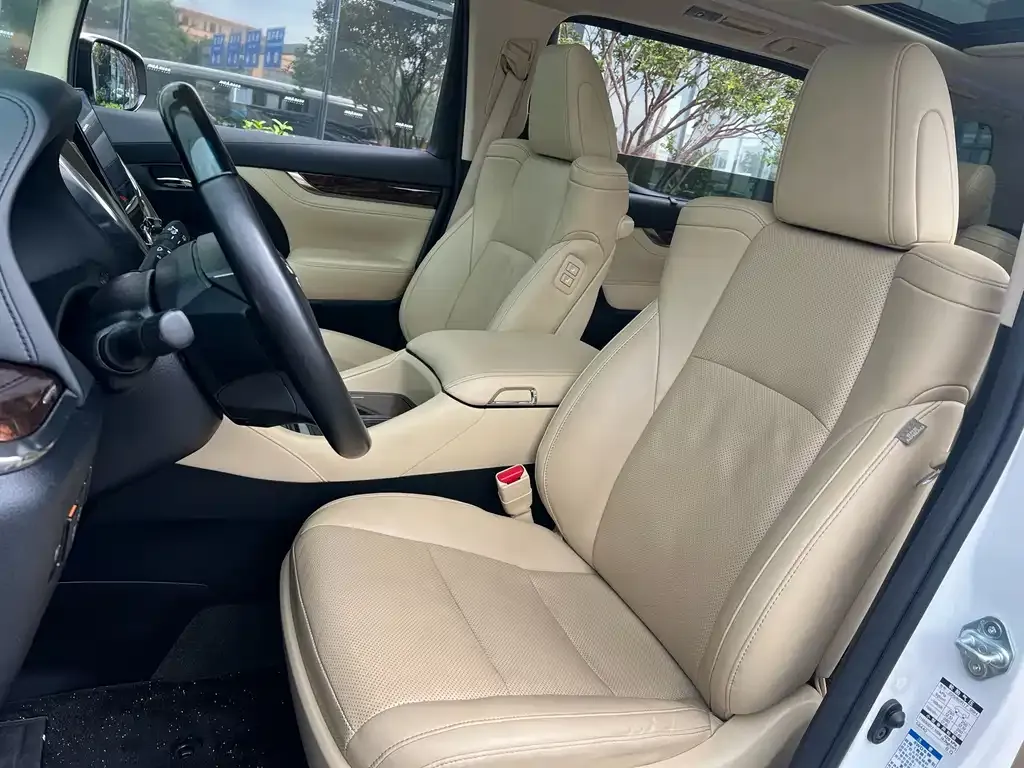 Toyota Alphard — фото 8