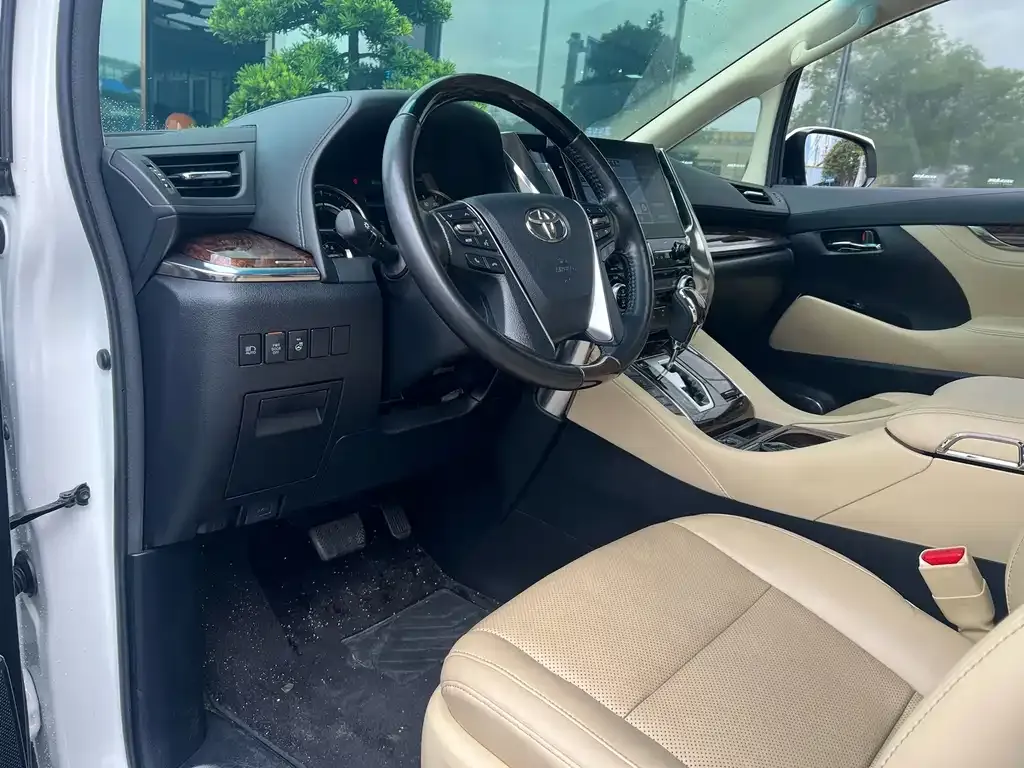 Toyota Alphard — фото 5