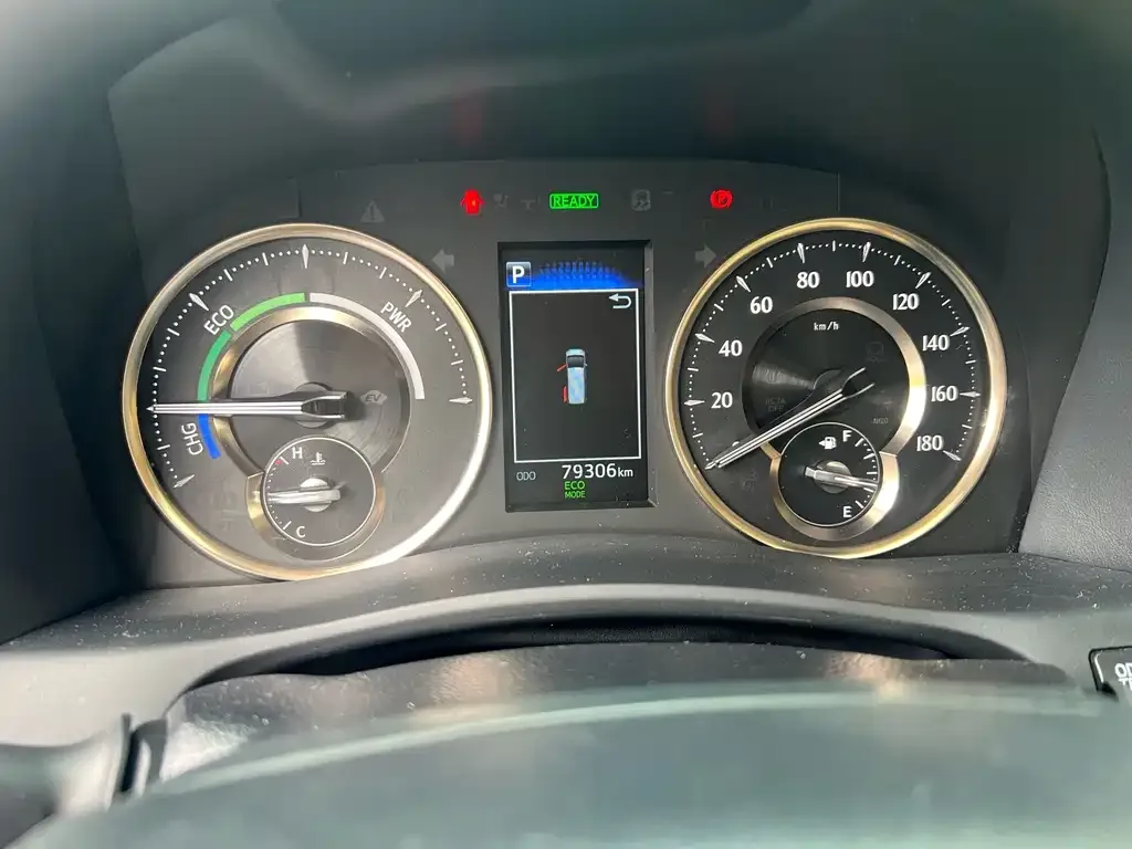 Toyota Alphard — фото 2