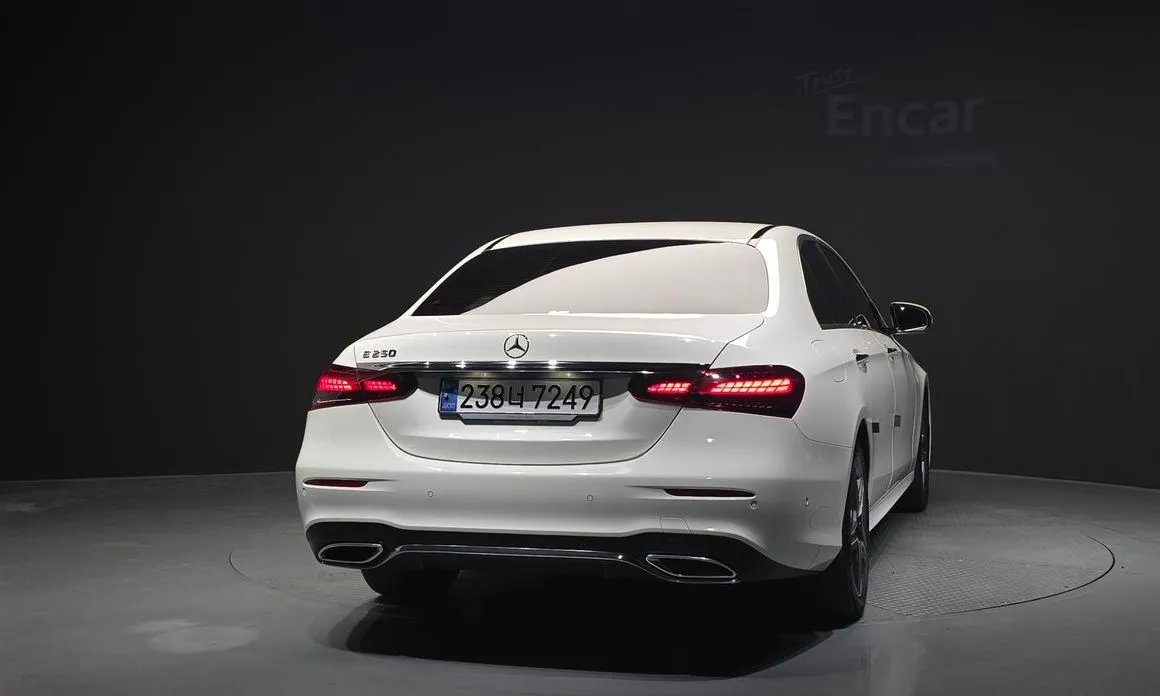 Mercedes-Benz E-Class — фото 5
