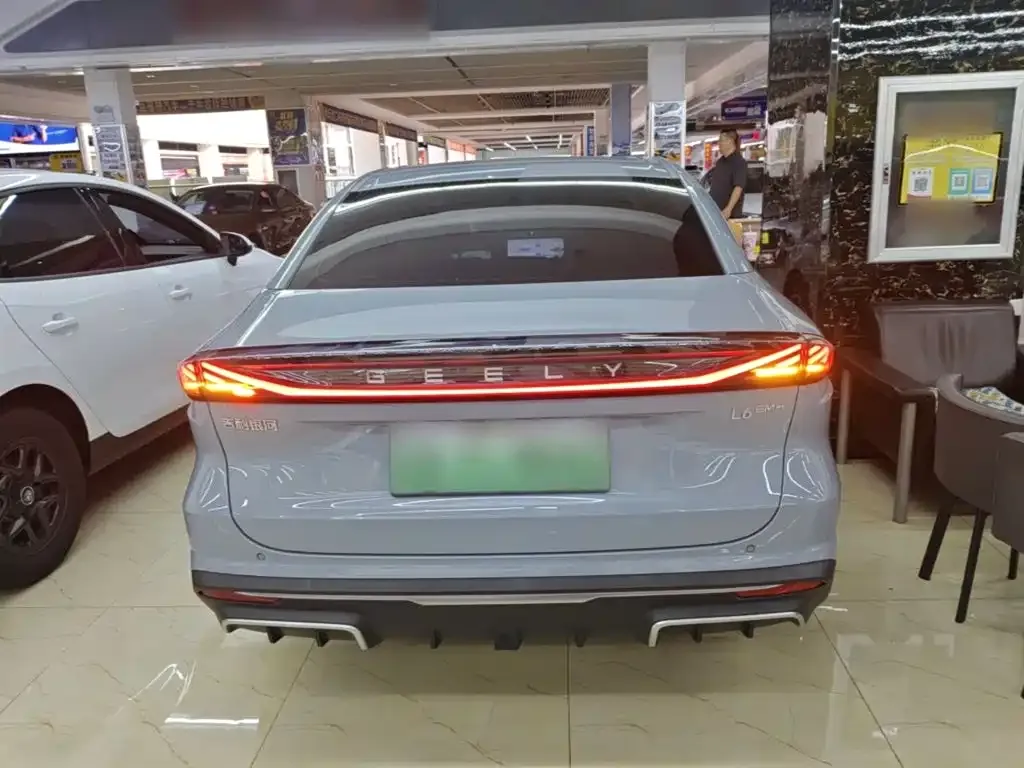 Geely Galaxy L6 — фото 10