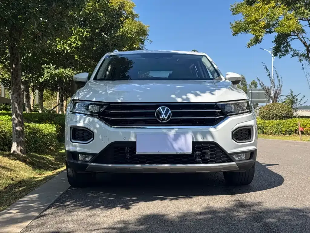 Volkswagen T-Roc — фото 10