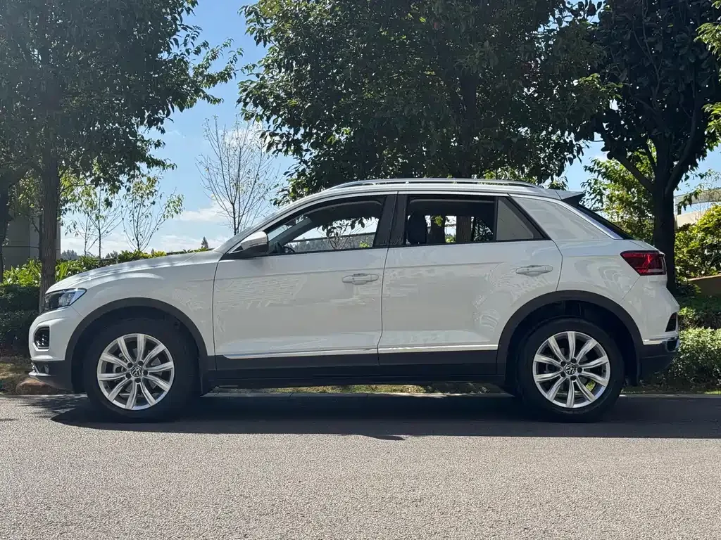 Volkswagen T-Roc — фото 9