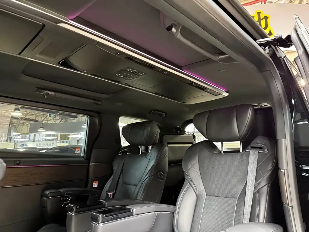 Toyota Alphard — фото 7