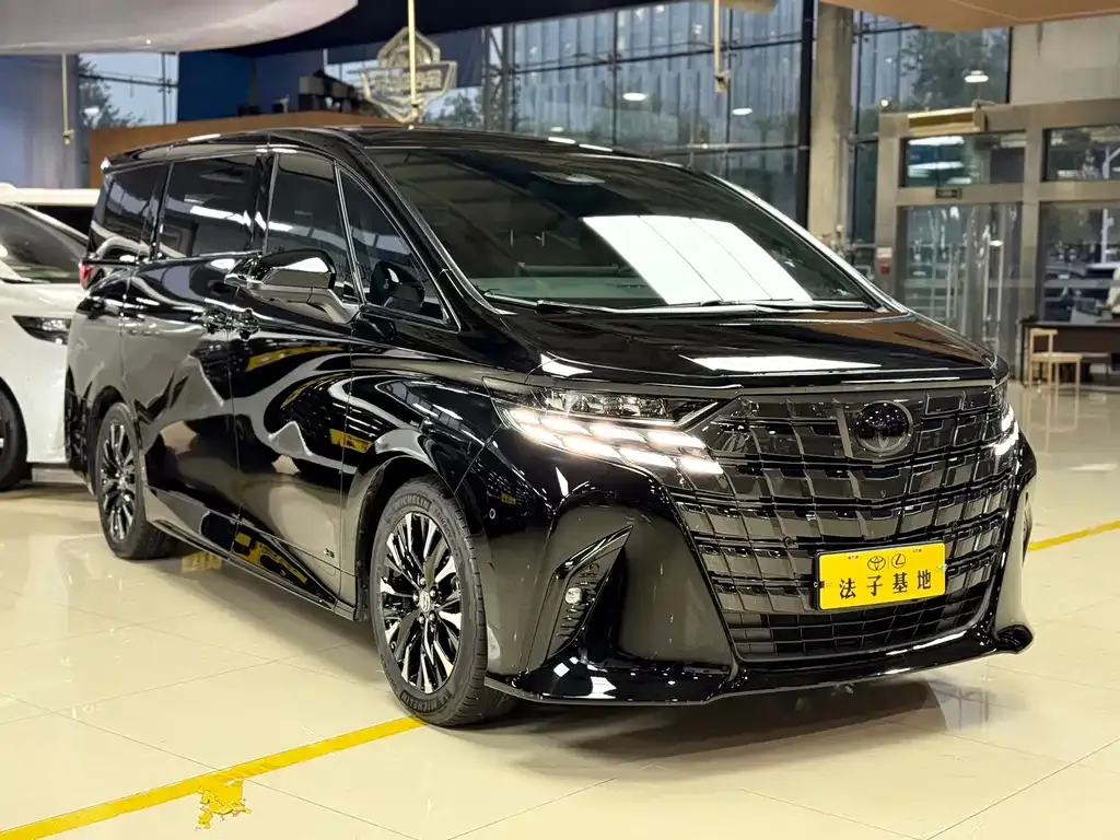Toyota Alphard — фото 8