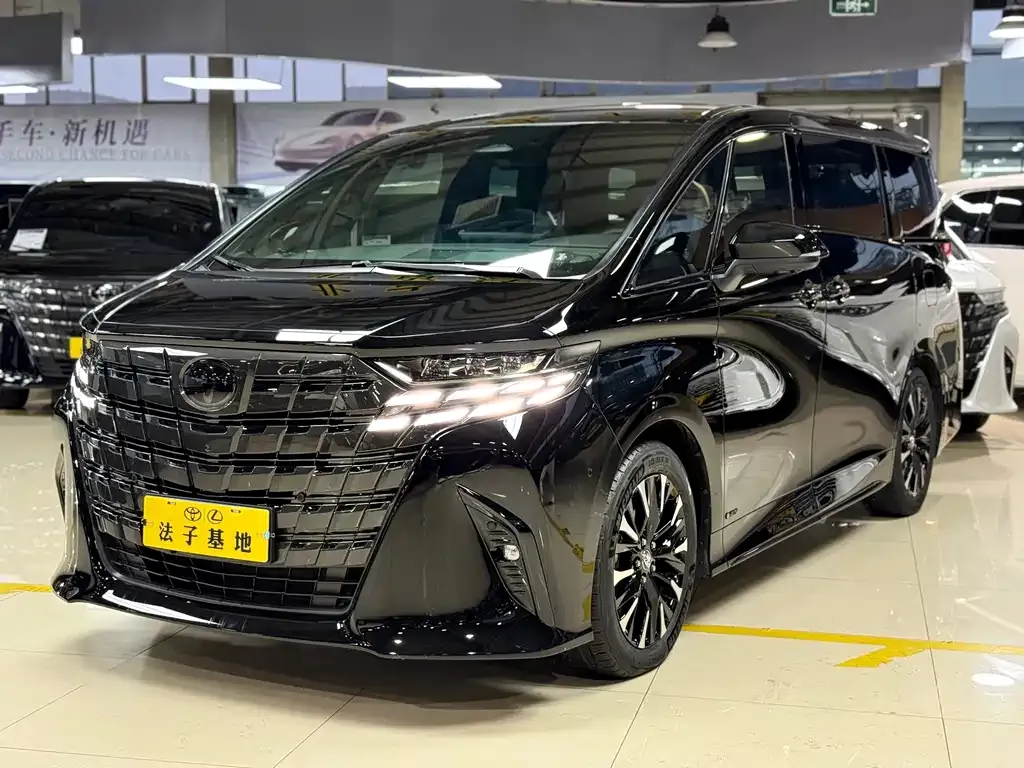 Toyota Alphard — фото 9