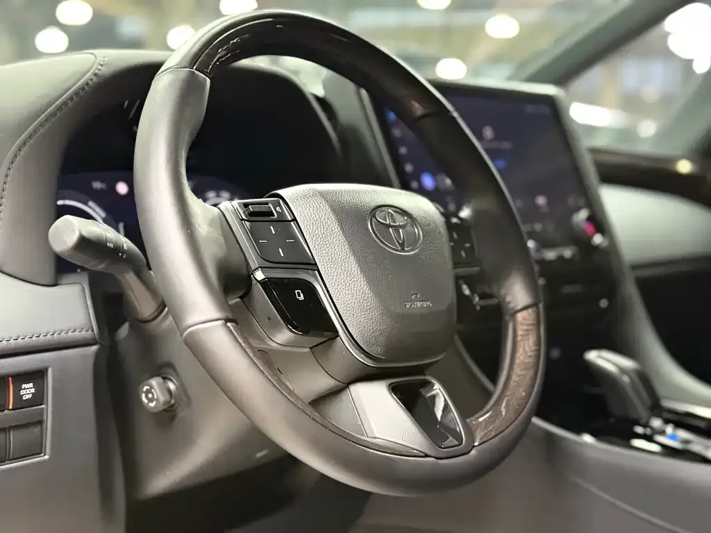 Toyota Alphard — фото 6
