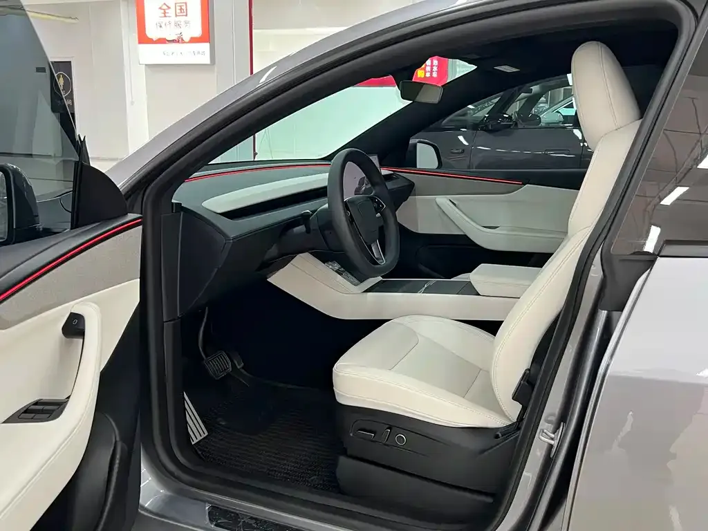 Tesla Model Y — фото 8