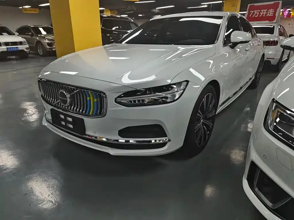 Volvo S90 — фото 1