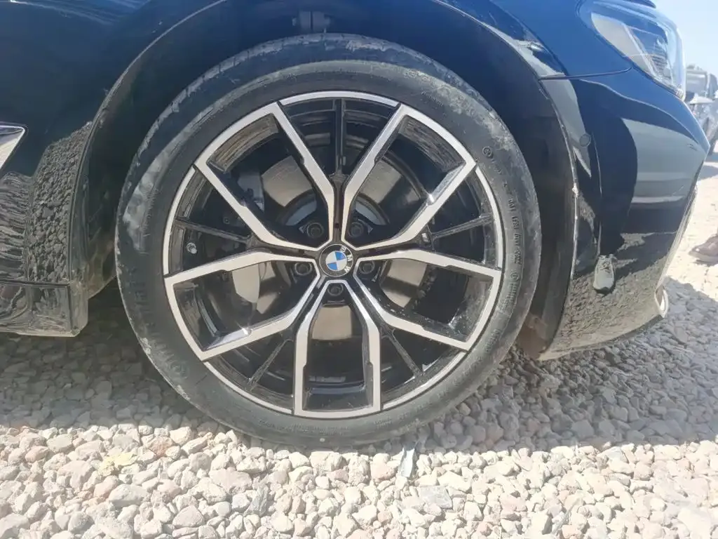 BMW 5 Series — фото 10