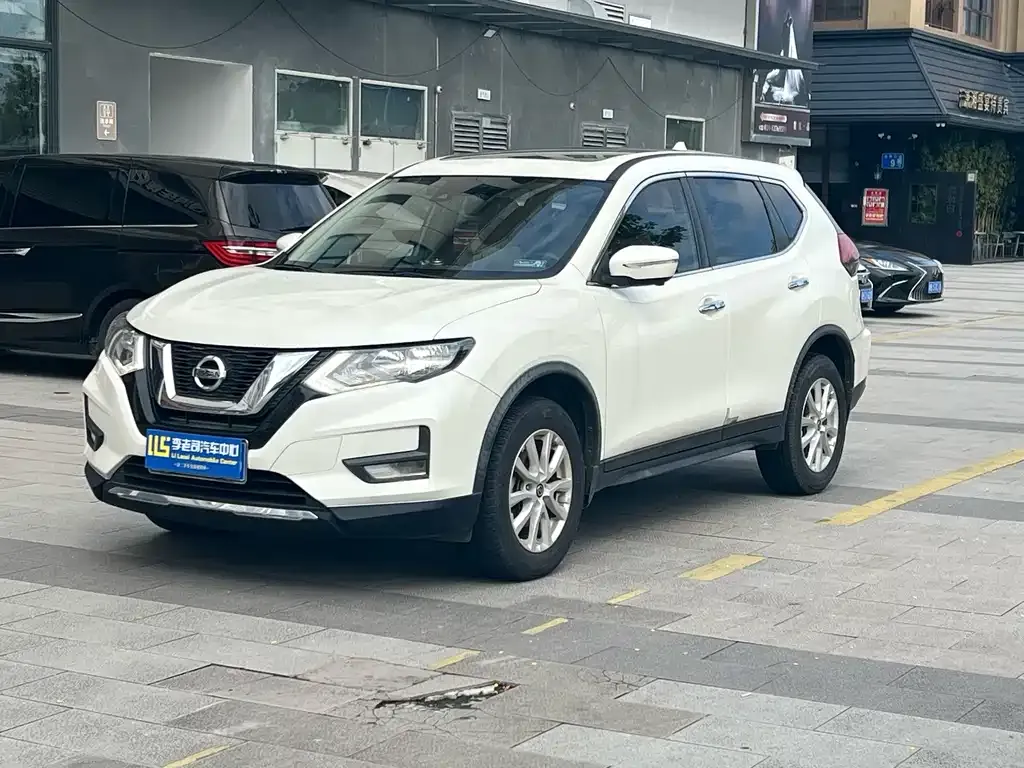 Nissan X-Trail — фото 1