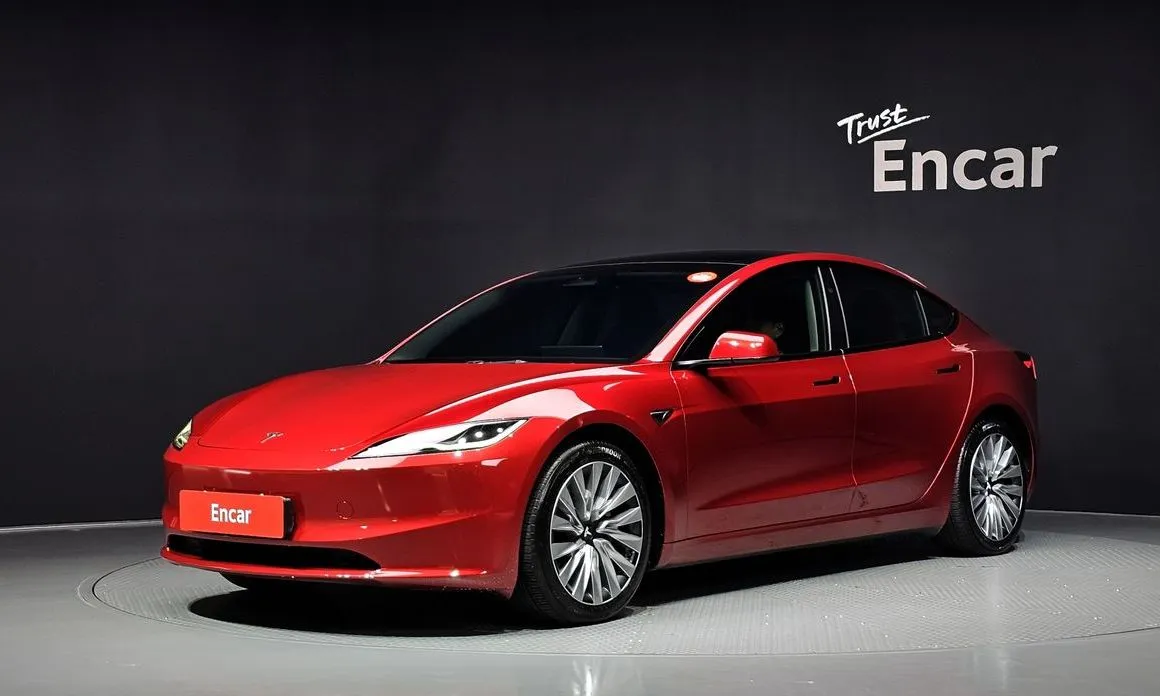 Tesla Model 3 — фото 1