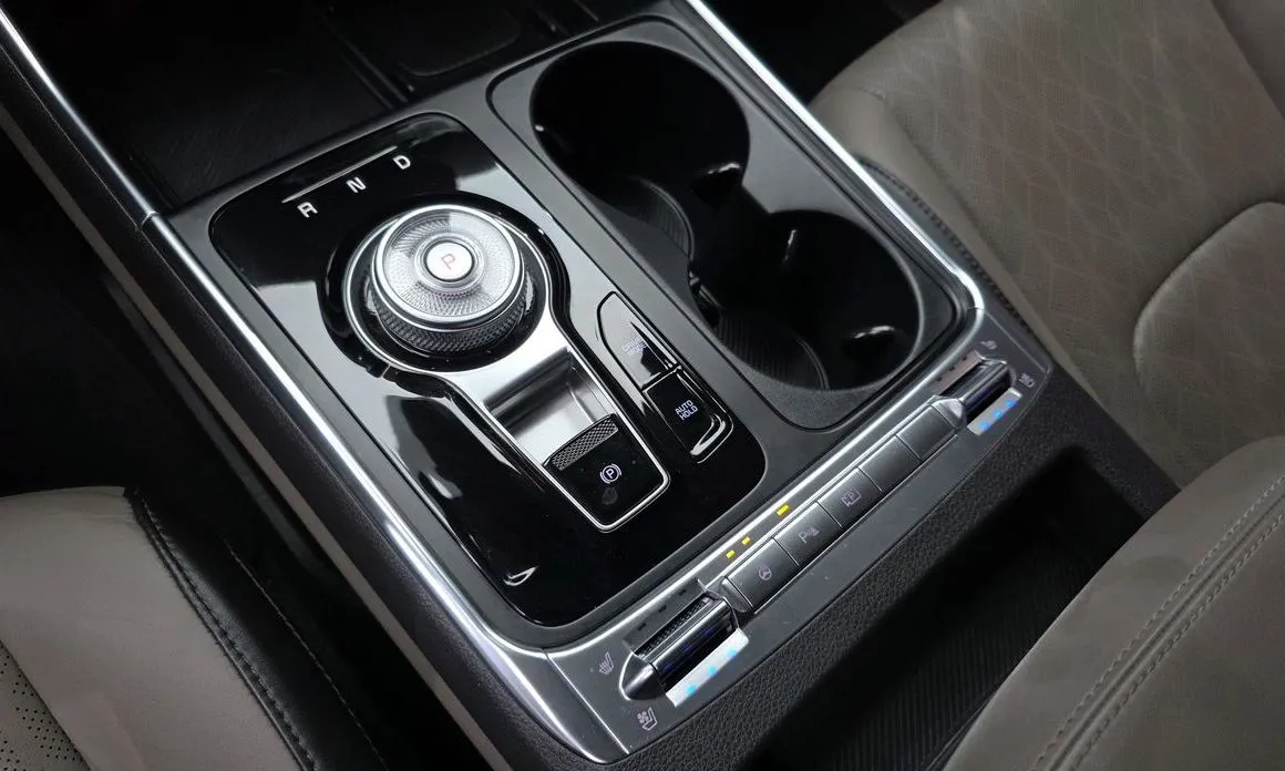 Kia Carnival — фото 10