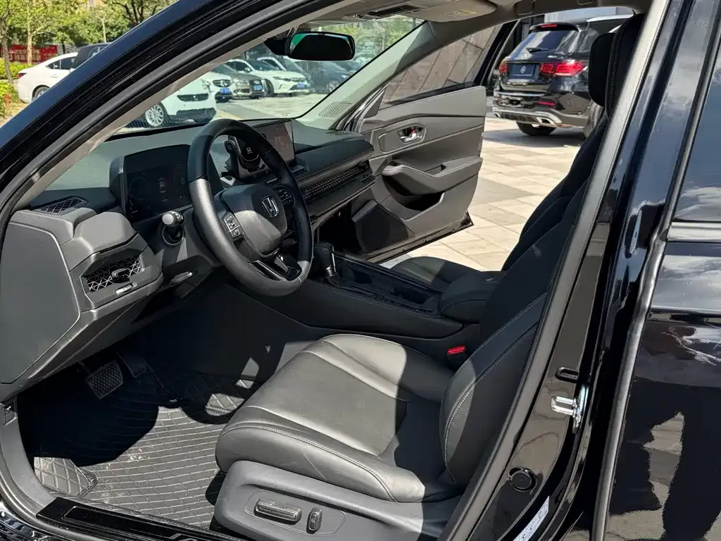 Honda Accord — фото 10