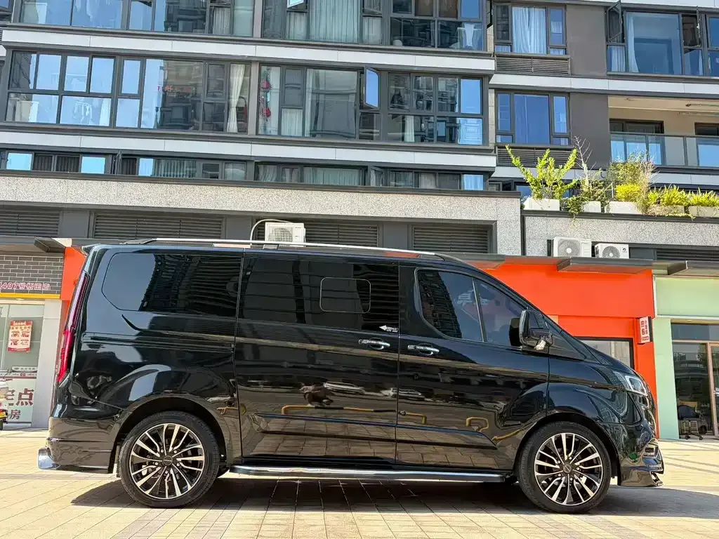 Ford Tourneo — фото 9