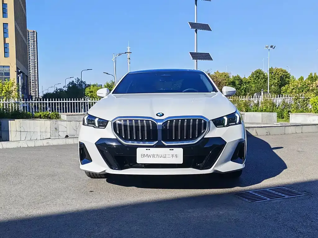 BMW 5 Series — фото 5
