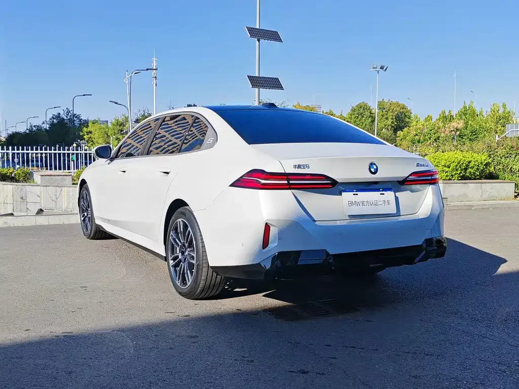 BMW 5 Series — фото 10