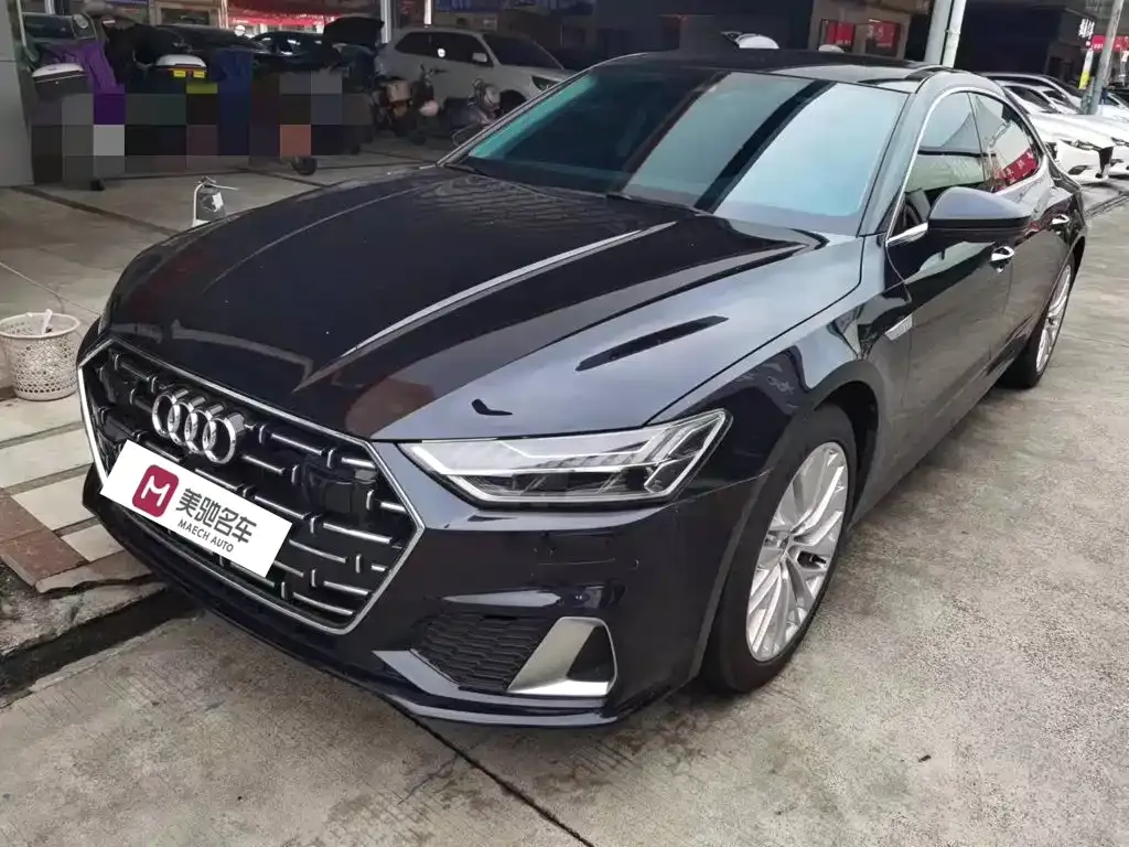 Audi A7L — фото 1