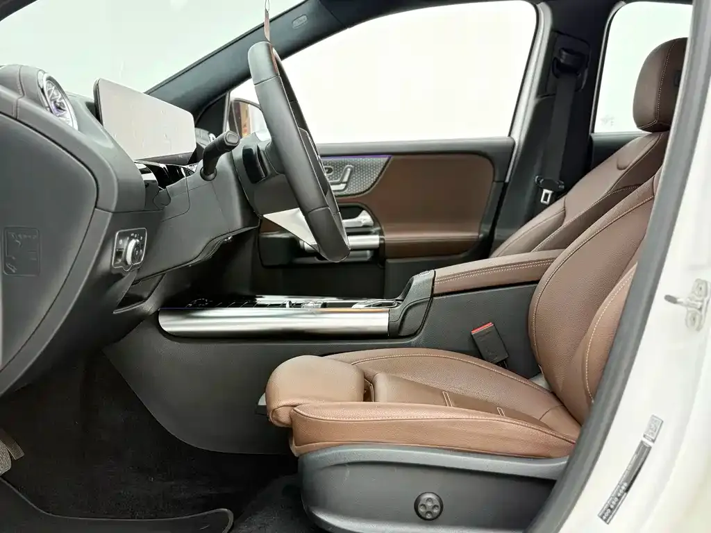 Mercedes-Benz EQA — фото 10