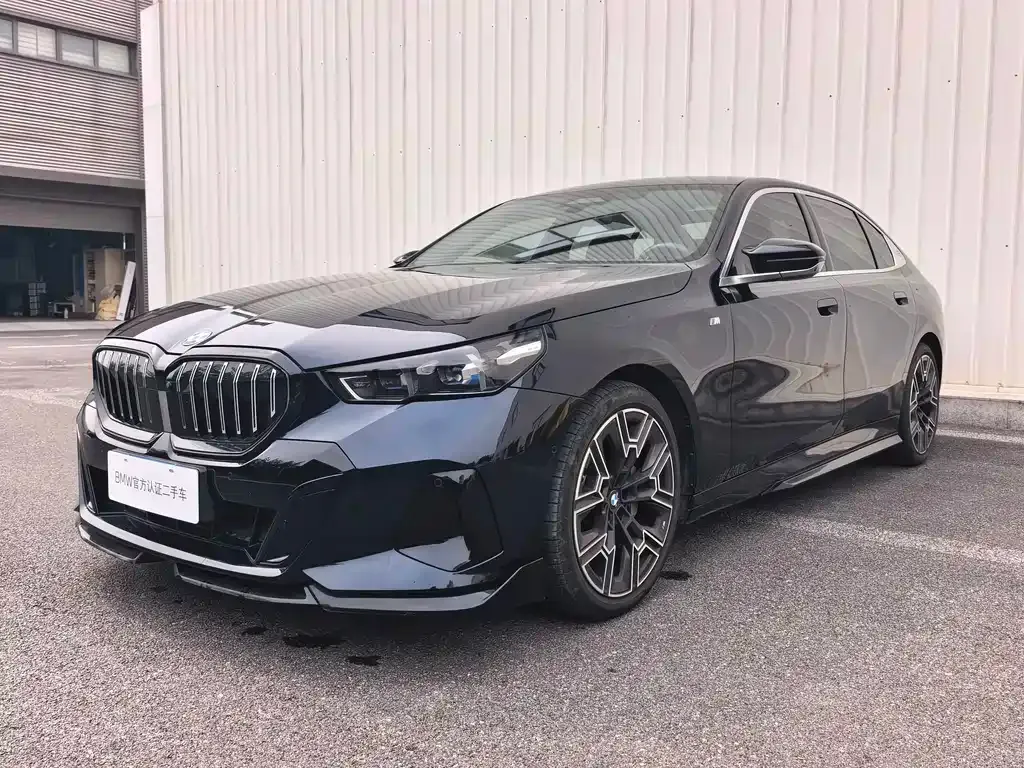 BMW 5 Series — фото 1