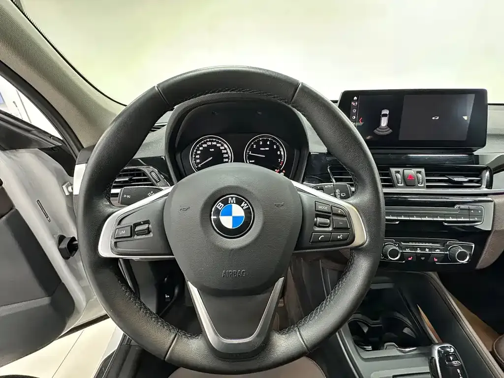 BMW X1 — фото 9