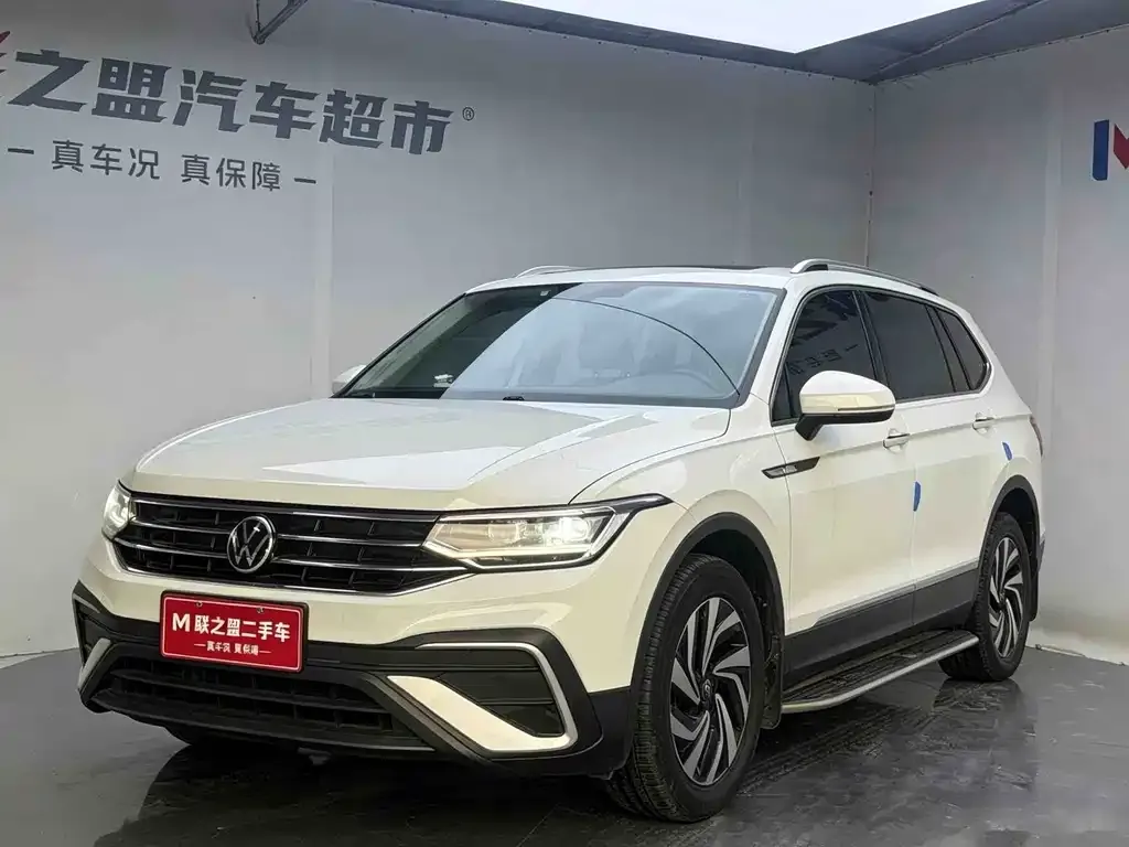 Volkswagen Tiguan L — фото 1