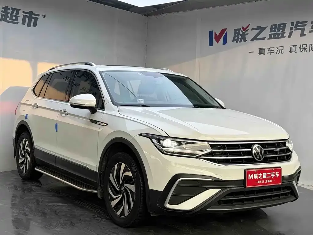 Volkswagen Tiguan L — фото 9
