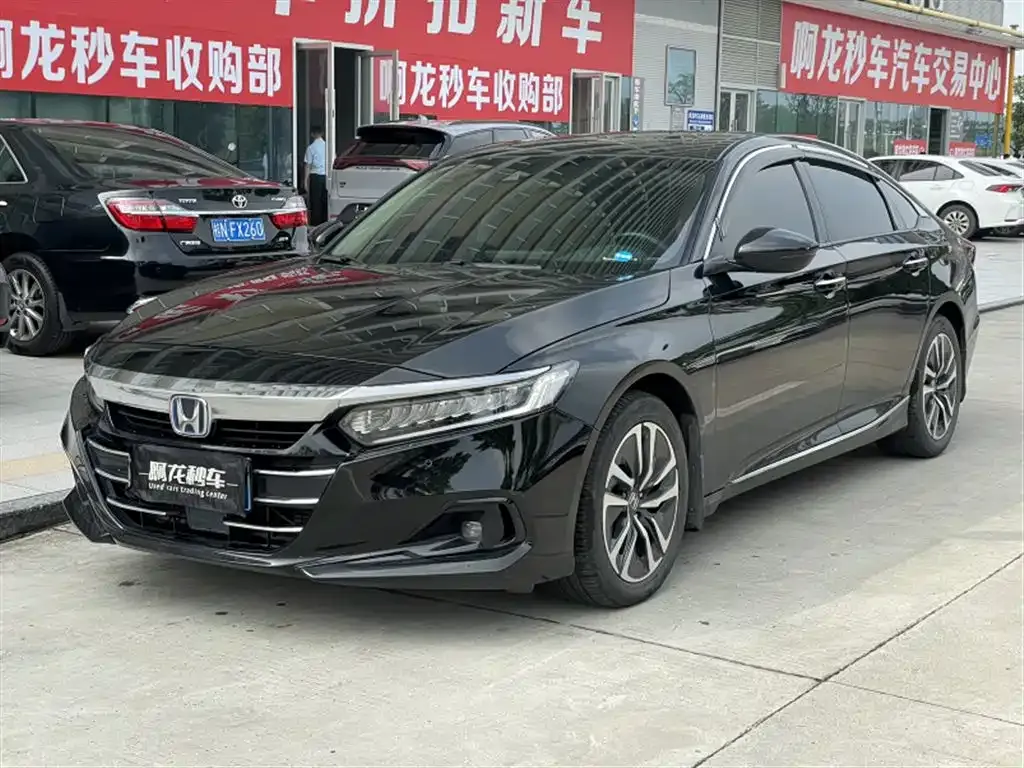 Honda Accord — фото 1