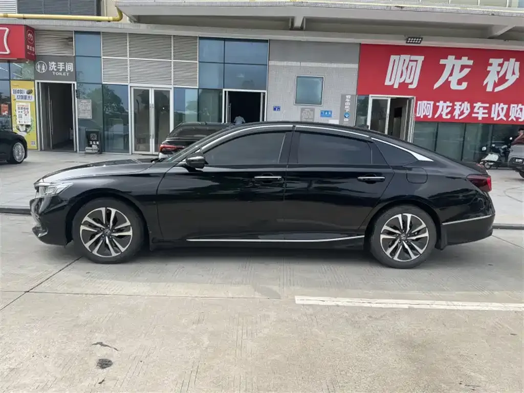 Honda Accord — фото 9