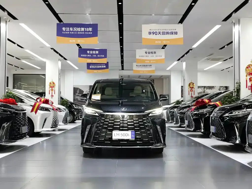 Lexus LM — фото 10