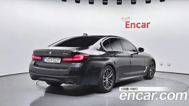 BMW 5-Series — фото 10