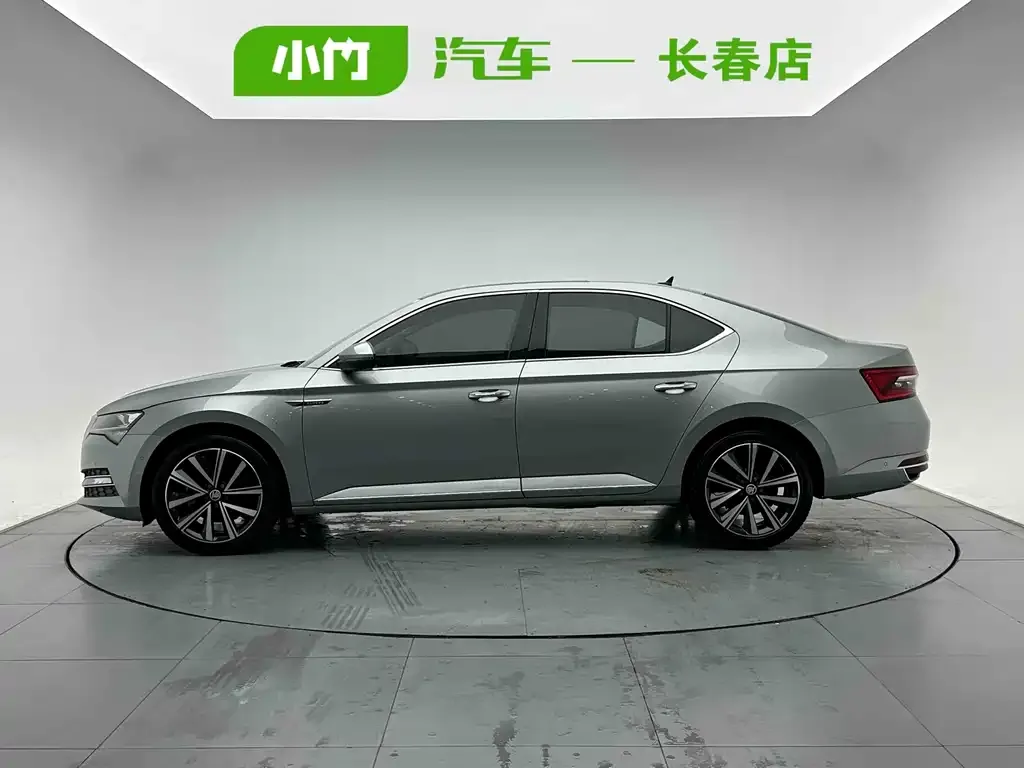 Skoda Superb — фото 7