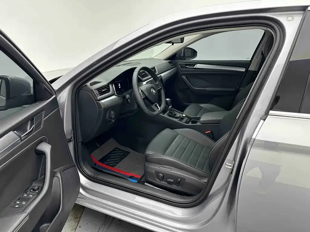 Skoda Superb — фото 10