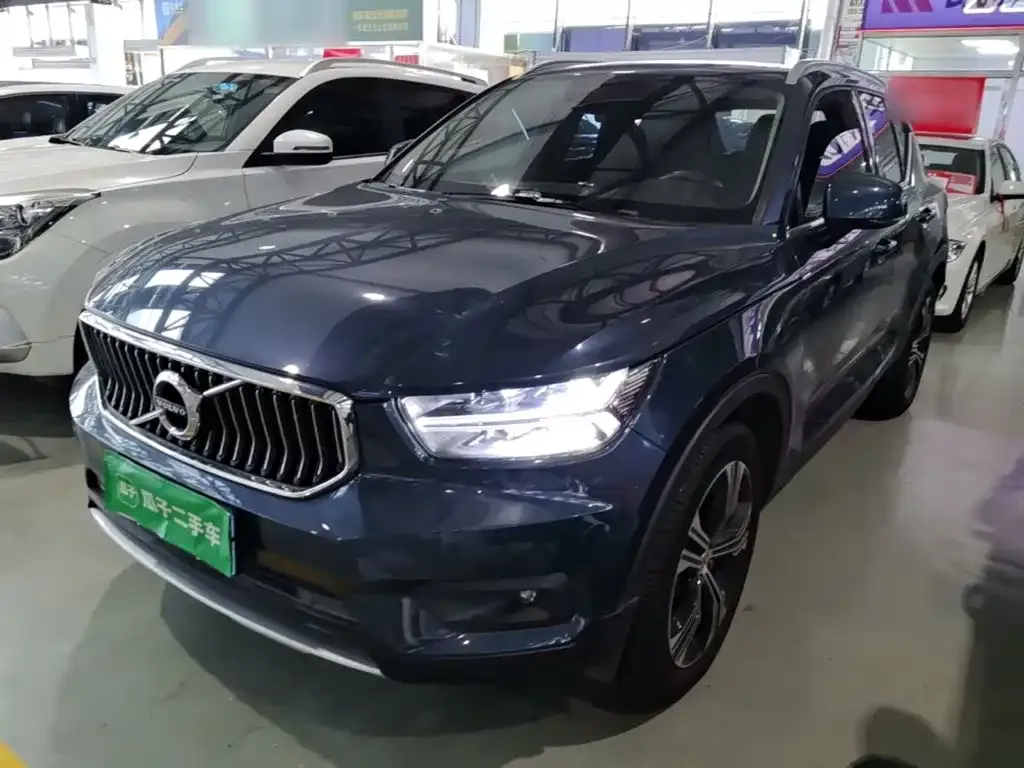 Volvo XC40 — фото 3