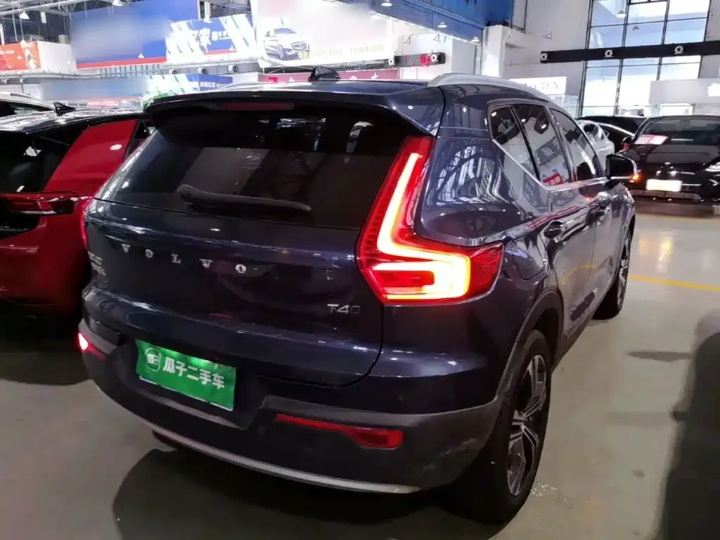 Volvo XC40 — фото 10